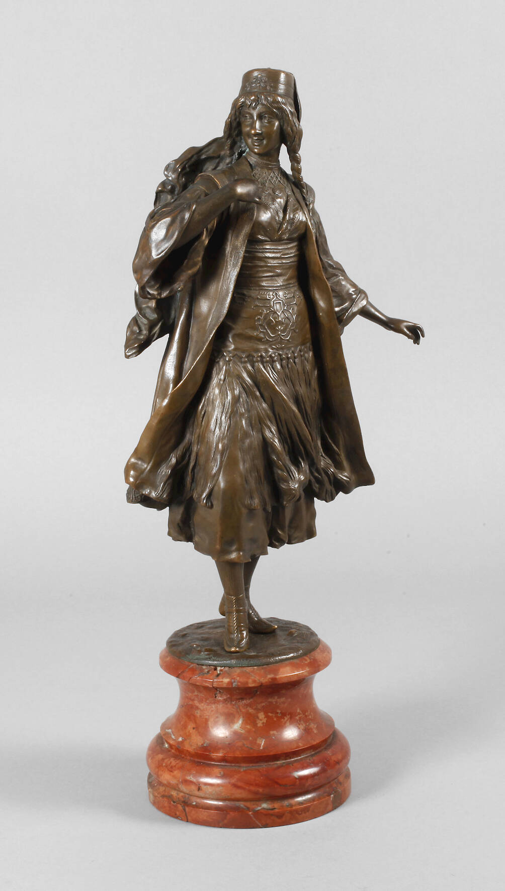 Berndorf, Mädchen in Tracht