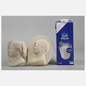 Zwei Marmorreliefs