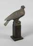 Geschnitzte Vogelplastik
