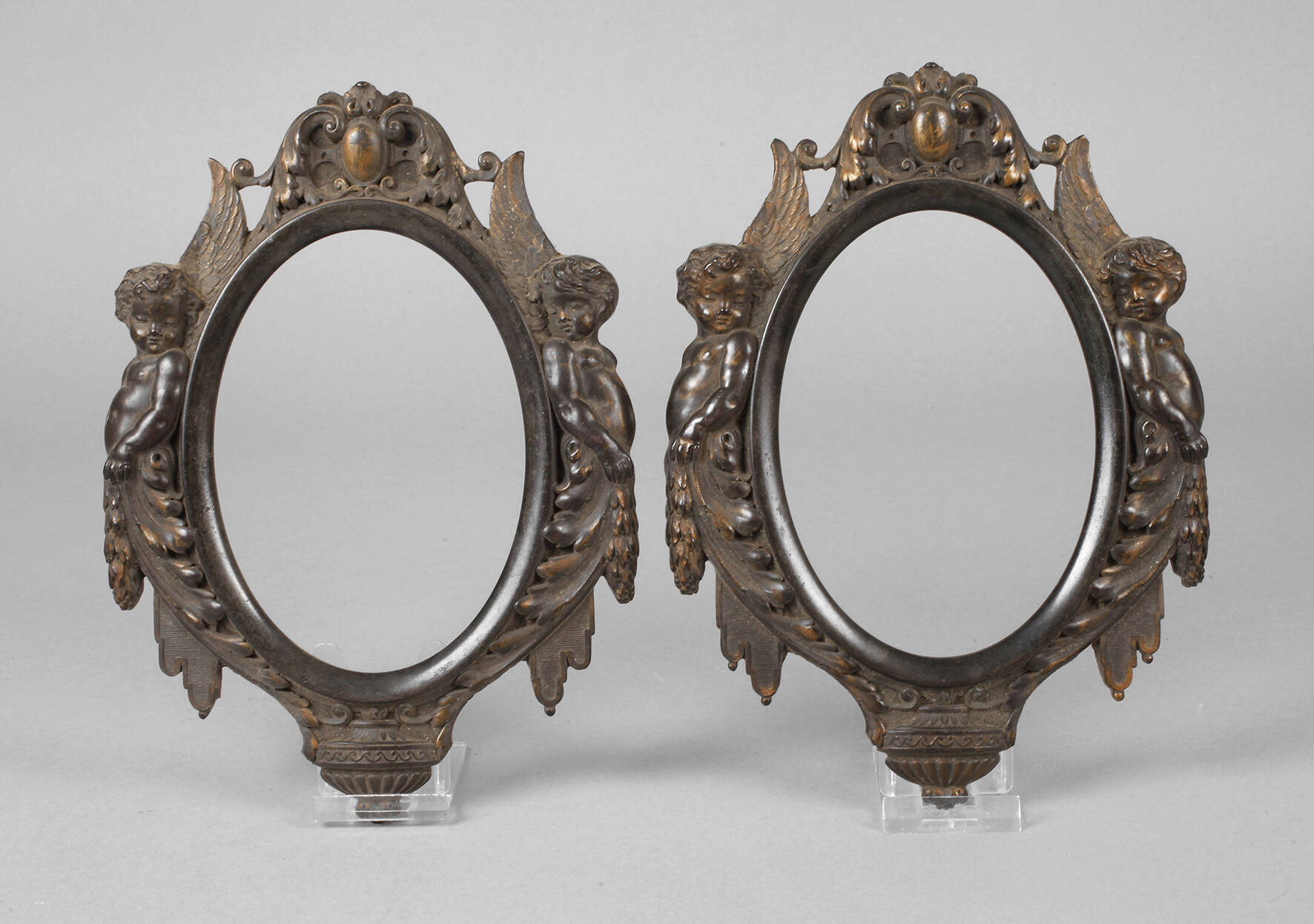 Paar kleine Ovalrahmen