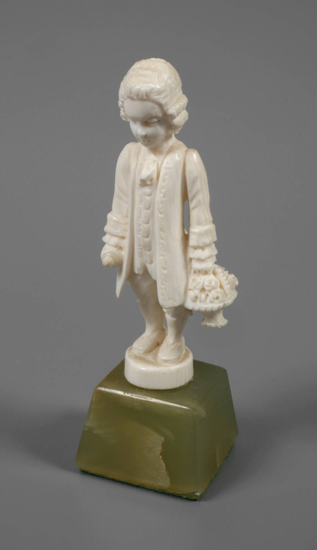 Kleine Elfenbeinschnitzerei