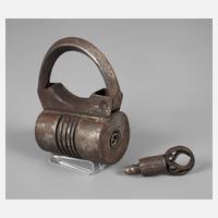 Historisches Vorhängeschloss111