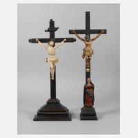 Zwei Tischkruzifixe111