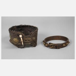 Zwei Hundehalsbänder