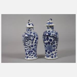 Paar kleine Deckelvasen