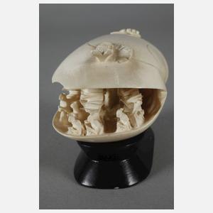 Feine Elfenbeinschnitzerei