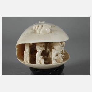 Feine Elfenbeinschnitzerei