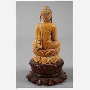 Drei Beinschnitzereien