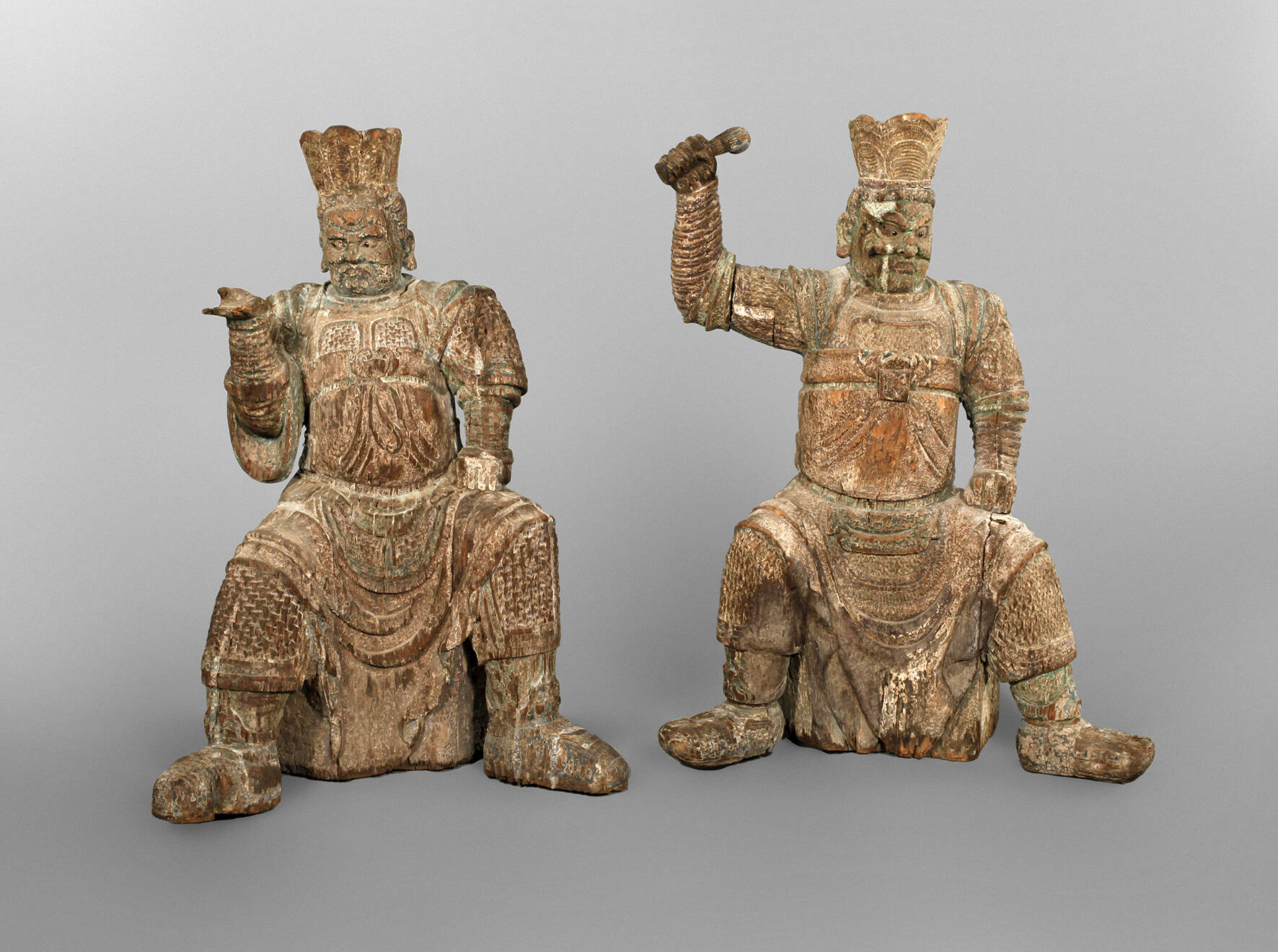 Zwei lebensgroße geschnitzte Figuren