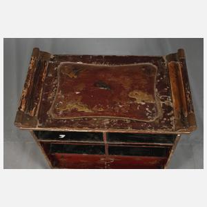 Kleines Lackschränkchen