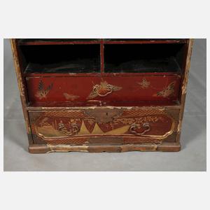 Kleines Lackschränkchen