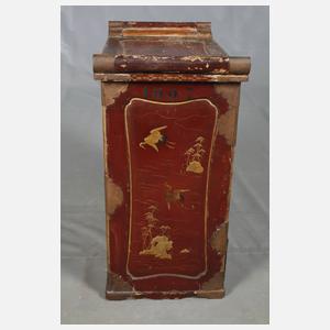 Kleines Lackschränkchen