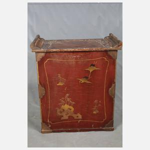 Kleines Lackschränkchen