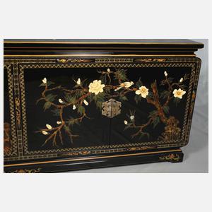 Sideboard mit Lackmalerei