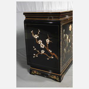 Sideboard mit Lackmalerei