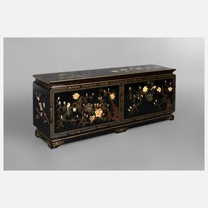 Sideboard mit Lackmalerei