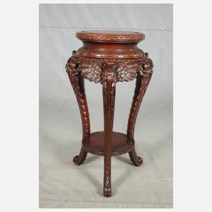 Geschnitztes Piedestal