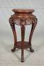 Geschnitztes Piedestal