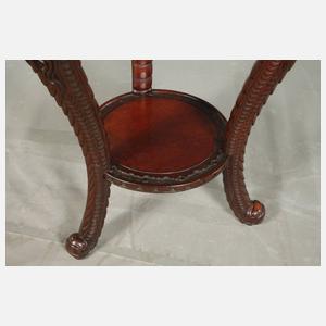 Geschnitztes Piedestal