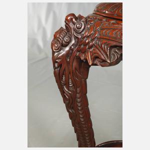 Geschnitztes Piedestal