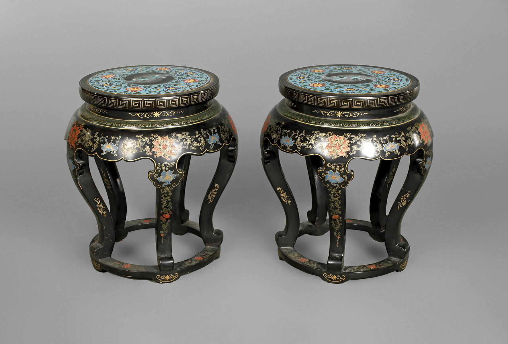 Paar Hocker mit Cloisonné