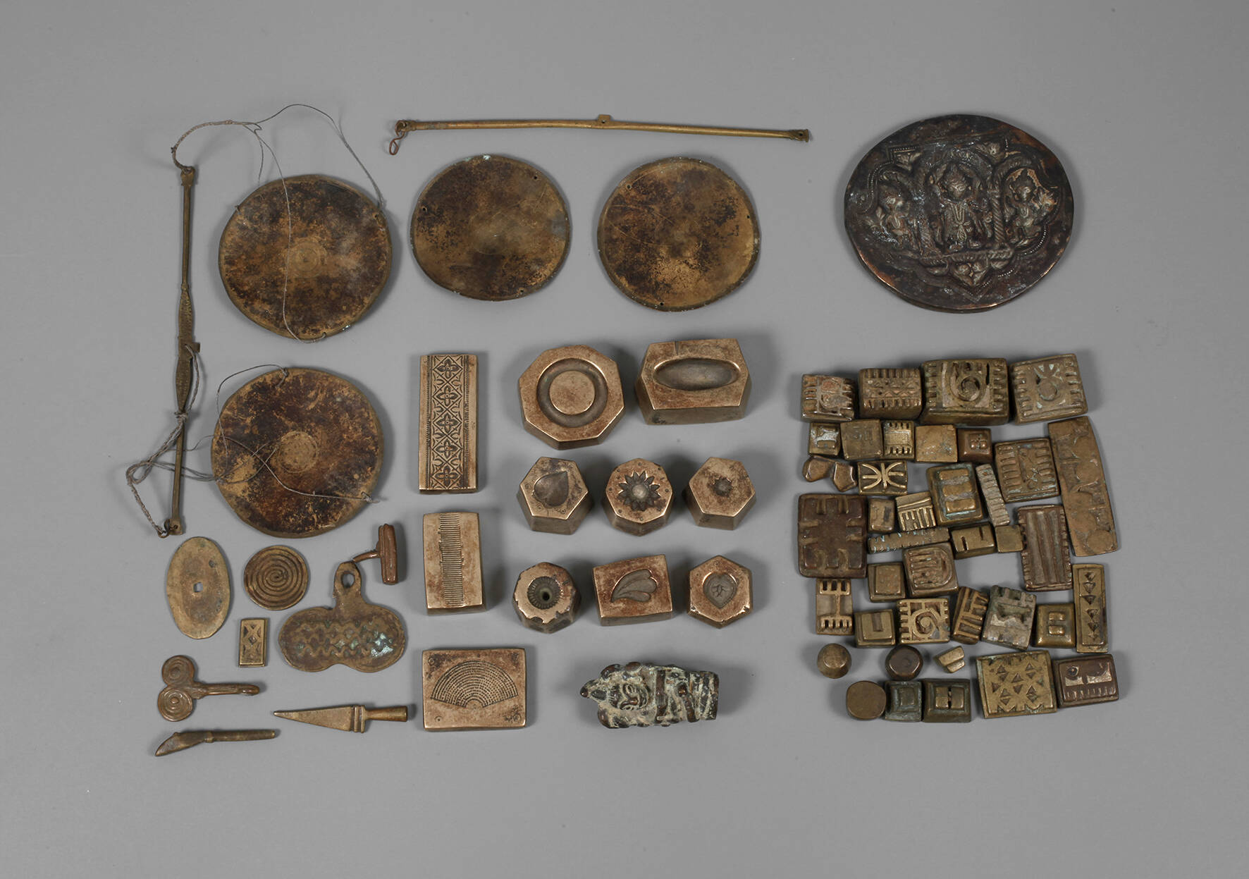 Großes Konvolut Gewichtssätze und Zubehör