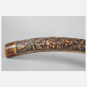 Beschnitzter Stoßzahn