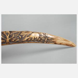 Beschnitzter Stoßzahn