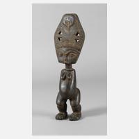 Figürliche Schnitzerei111