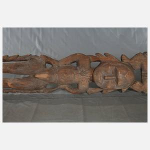 Übergroße Schnitzerei