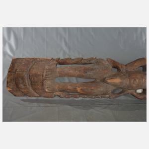 Übergroße Schnitzerei