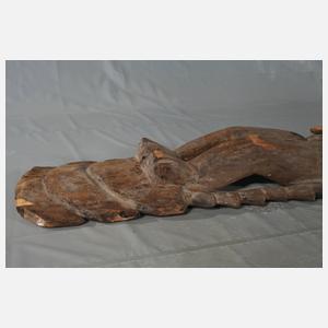 Übergroße Schnitzerei