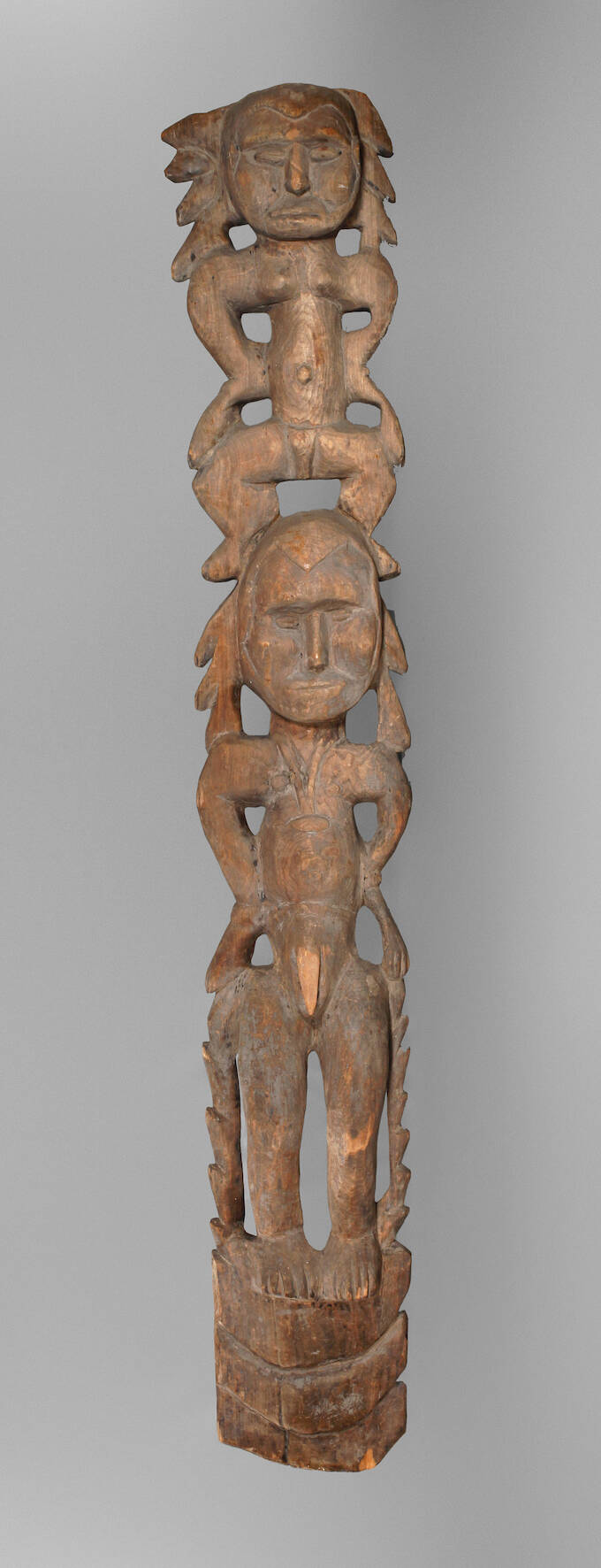 Übergroße Schnitzerei