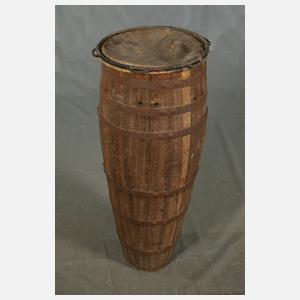 Drei große Standtrommeln