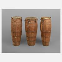 Drei große Standtrommeln111