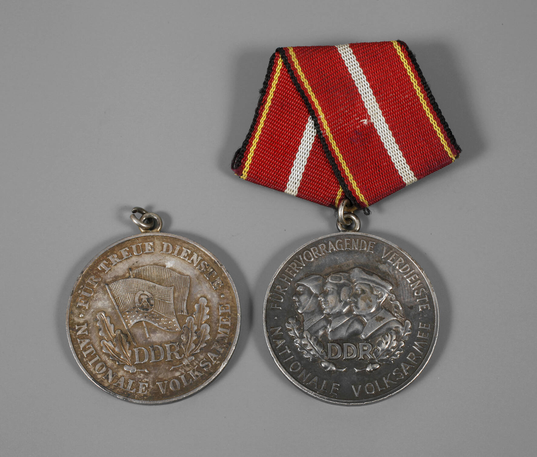 Zwei Auszeichnungen DDR Silber