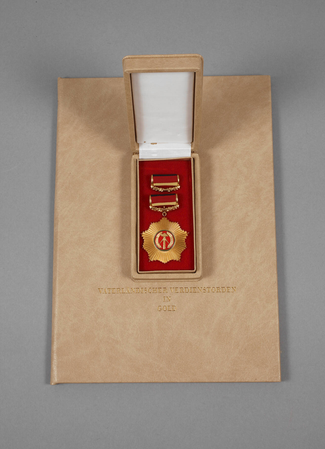 DDR, Vaterländischer Verdienstorden in Gold