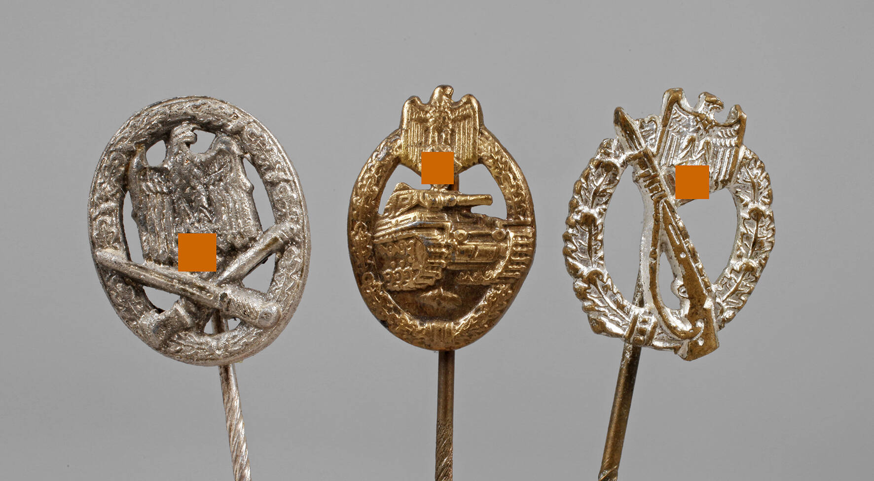 Drei Miniaturabzeichen 2. Weltkrieg