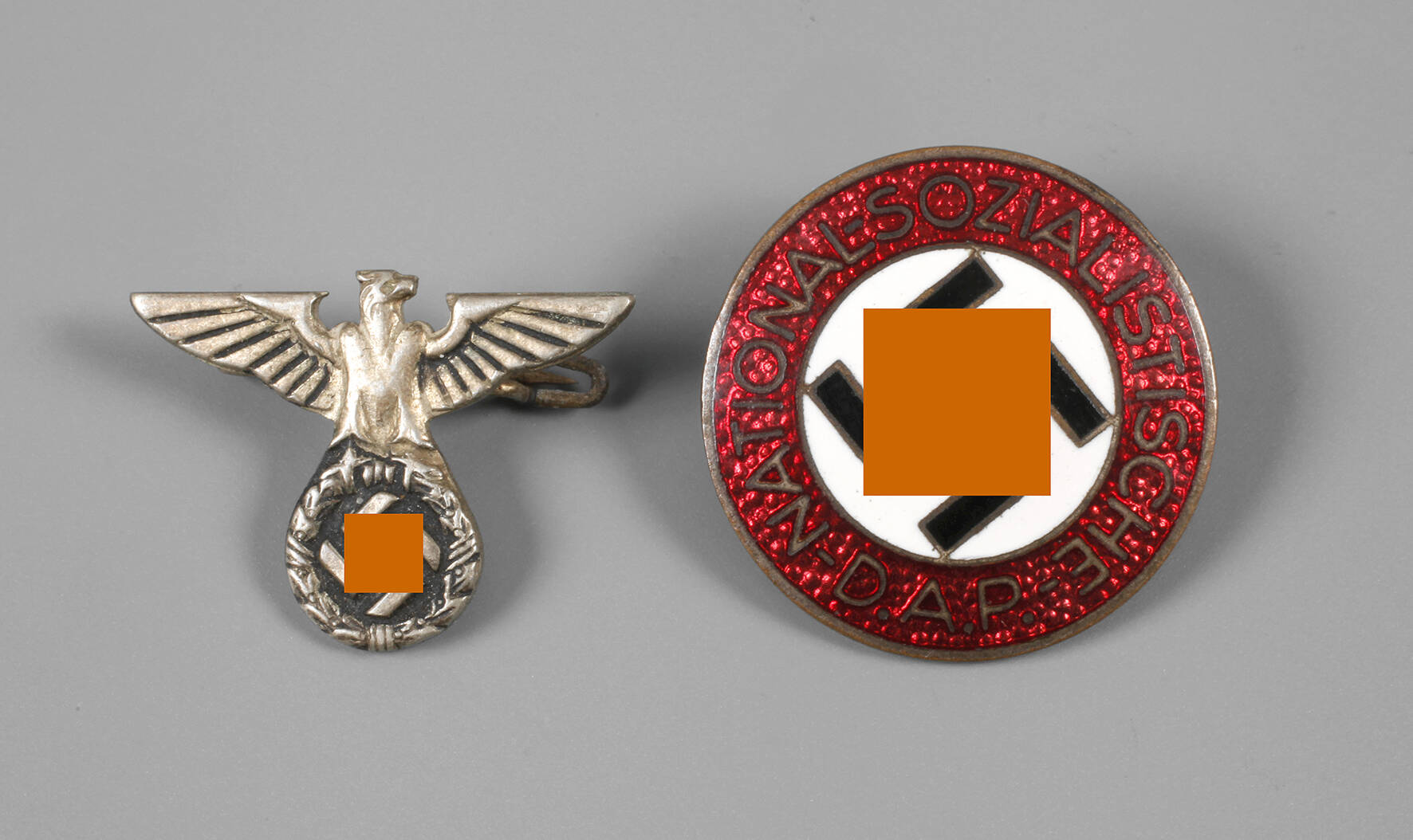 Zwei Mitgliedsabzeichen 3. Reich