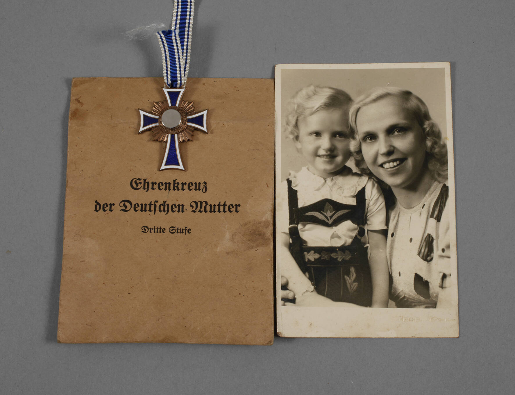 Mutterkreuz in Bronze