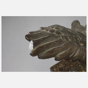 Adler auf Marmorsockel