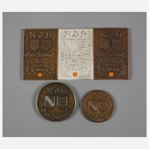 Fünf Plaketten des Reichsbundes Deutscher Hundehaltung