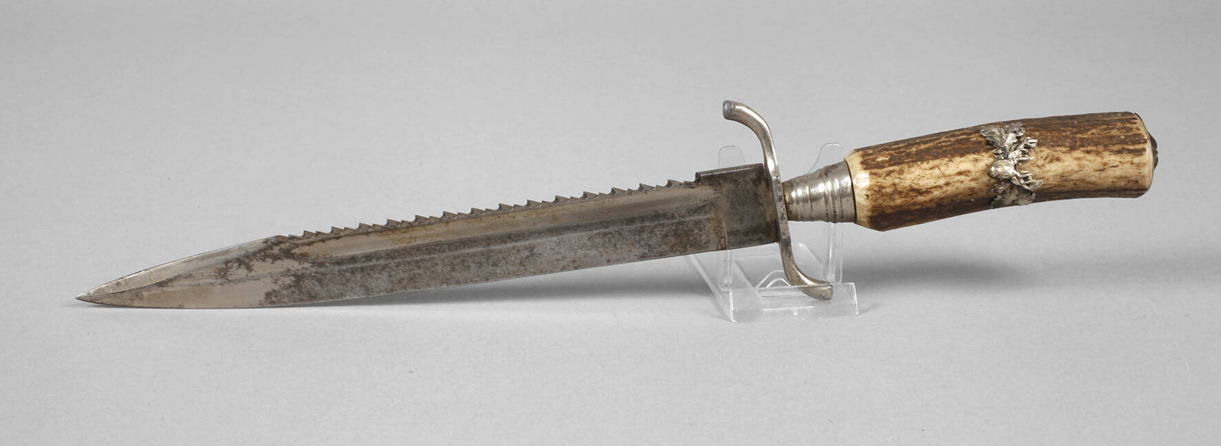 Hirschfänger mit Sägerücken