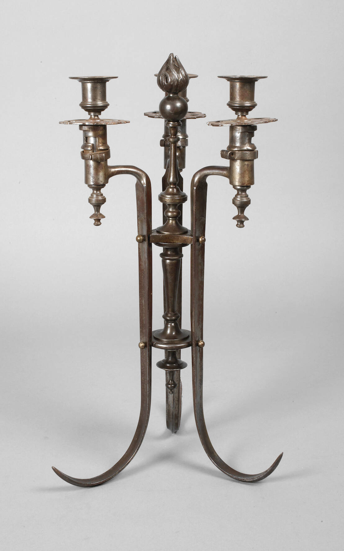 Kerzenleuchter aus Bajonetten