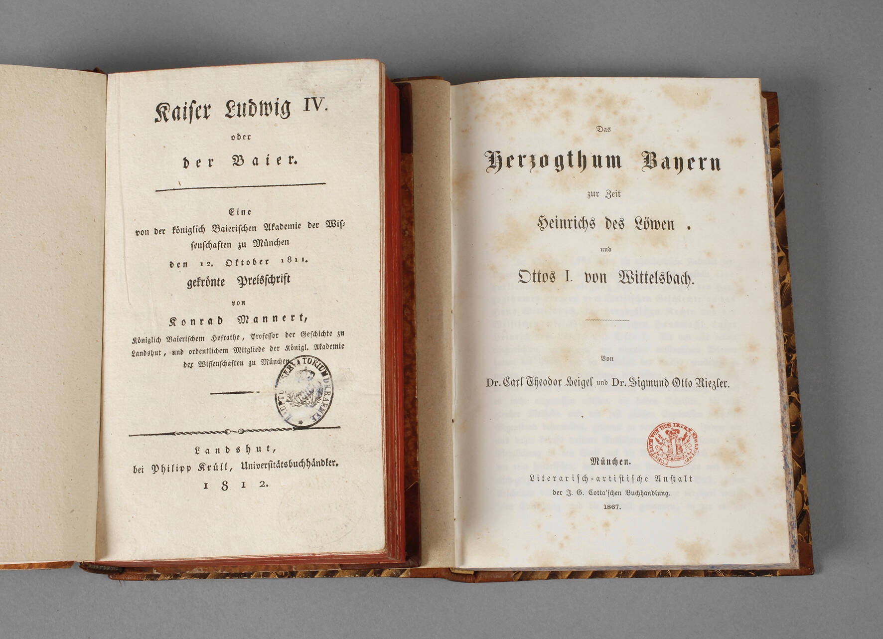 Zwei Geschichtsdarstellungen Bayern