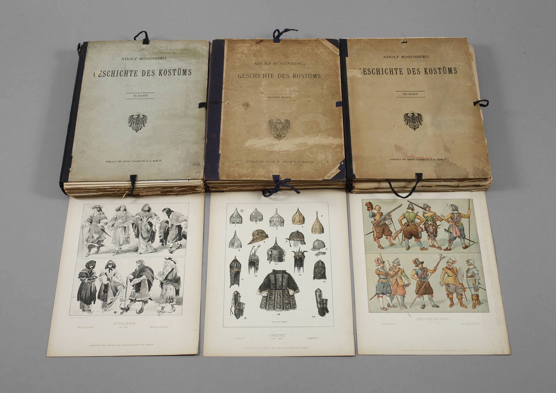 Drei Mappen Geschichte des Kostüms