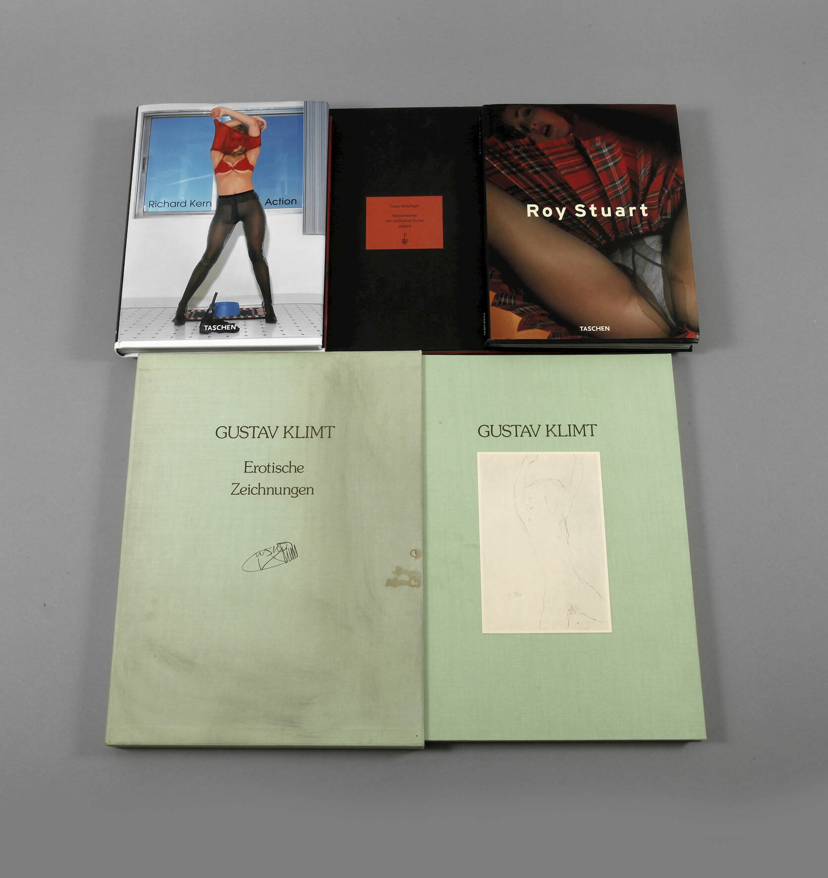 Vier Bände erotische Kunst