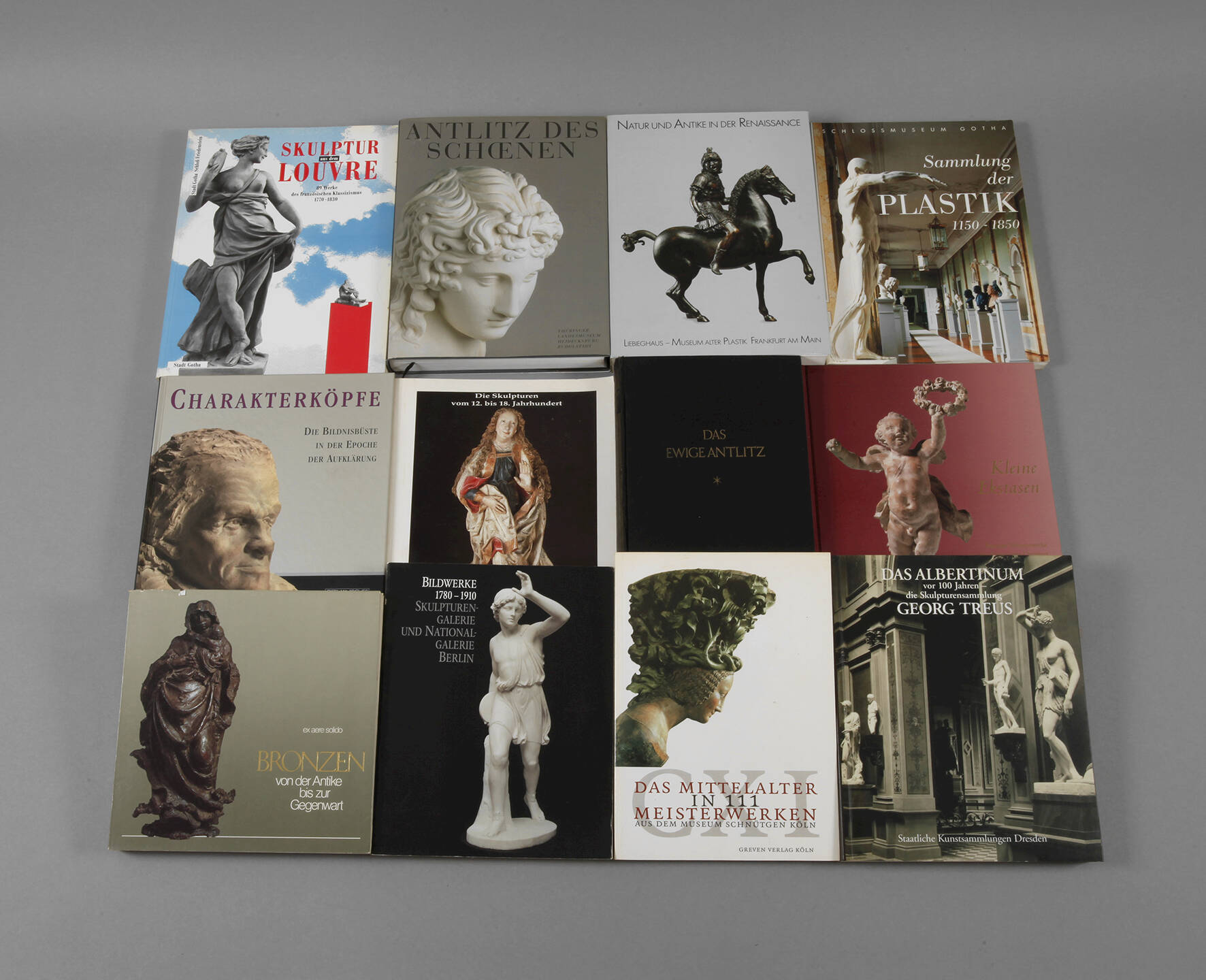 Zwölf Fachbücher Skulpturen und Plastik
