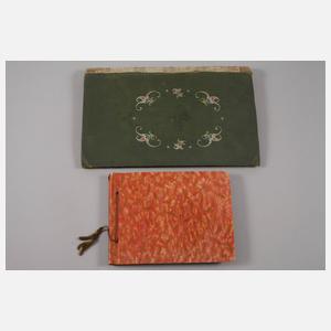 Zwei Postkarten- und Fotoalben