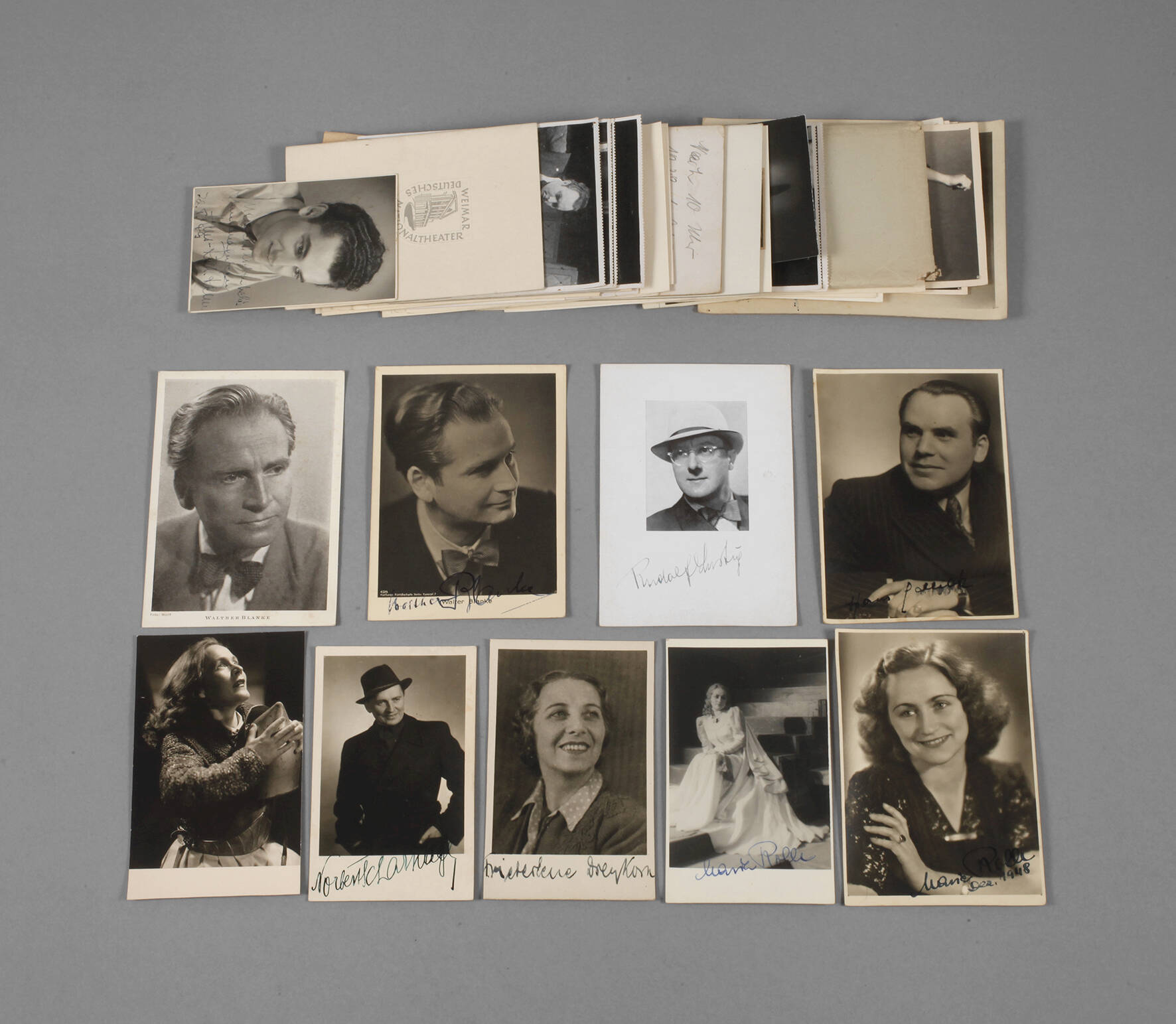 Sammlung Autogrammkarten und Theaterhefte